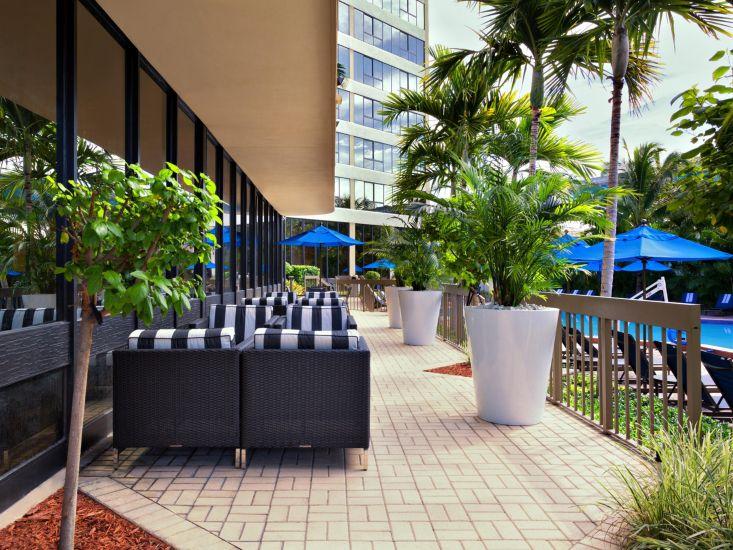 Holiday Inn Miami West - Airport Area By Ihg Хиалеа Гардънс Екстериор снимка