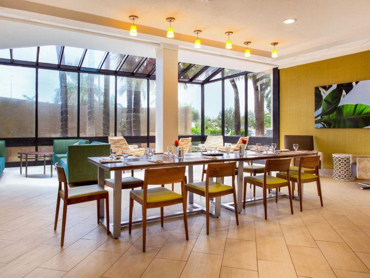 Holiday Inn Miami West - Airport Area By Ihg Хиалеа Гардънс Екстериор снимка