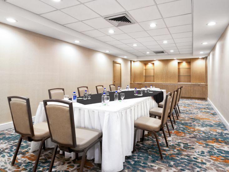 Holiday Inn Miami West - Airport Area By Ihg Хиалеа Гардънс Екстериор снимка